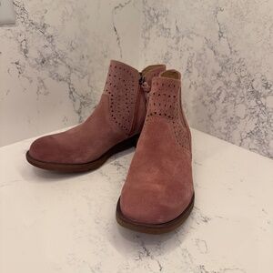 Sofft Dusty rose suede ankle boots with decorative cutouts. Size 9M. Worn twice!